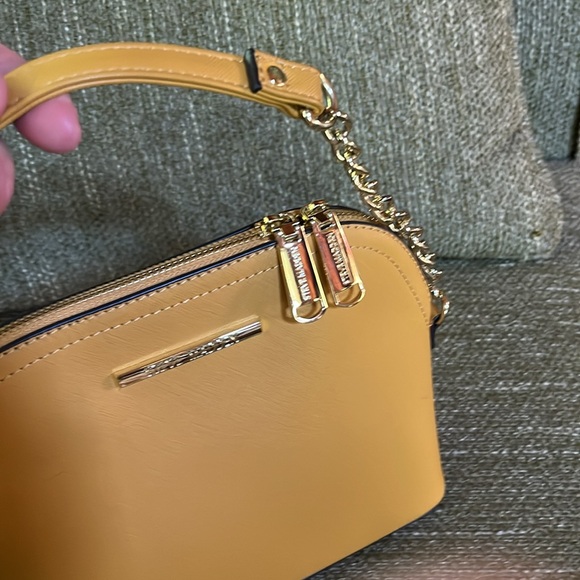 Steve Madden purse with gold chain & zipper detail ong shoulder strap & pocket - Picture 6 of 11